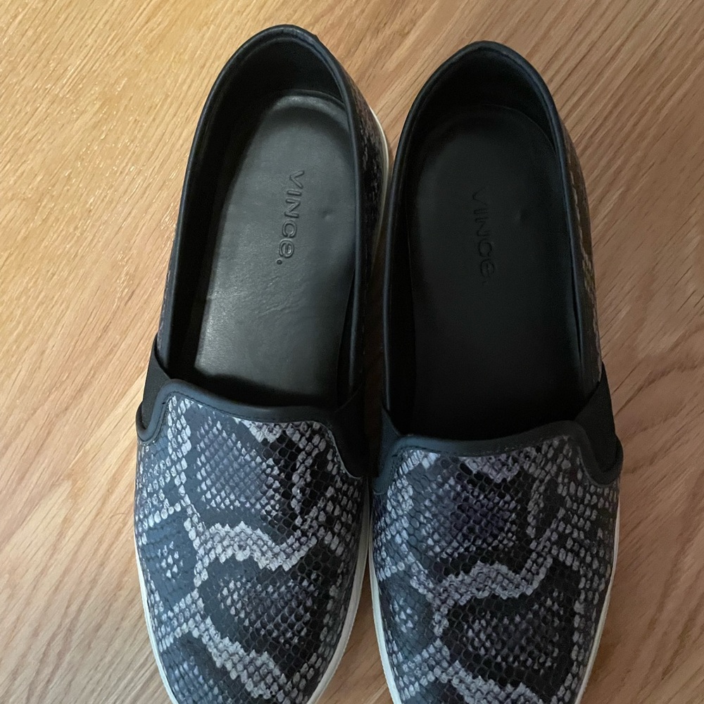 Vince Woman’s Blair Snake Skin Leather Sneaker Sz 7.5